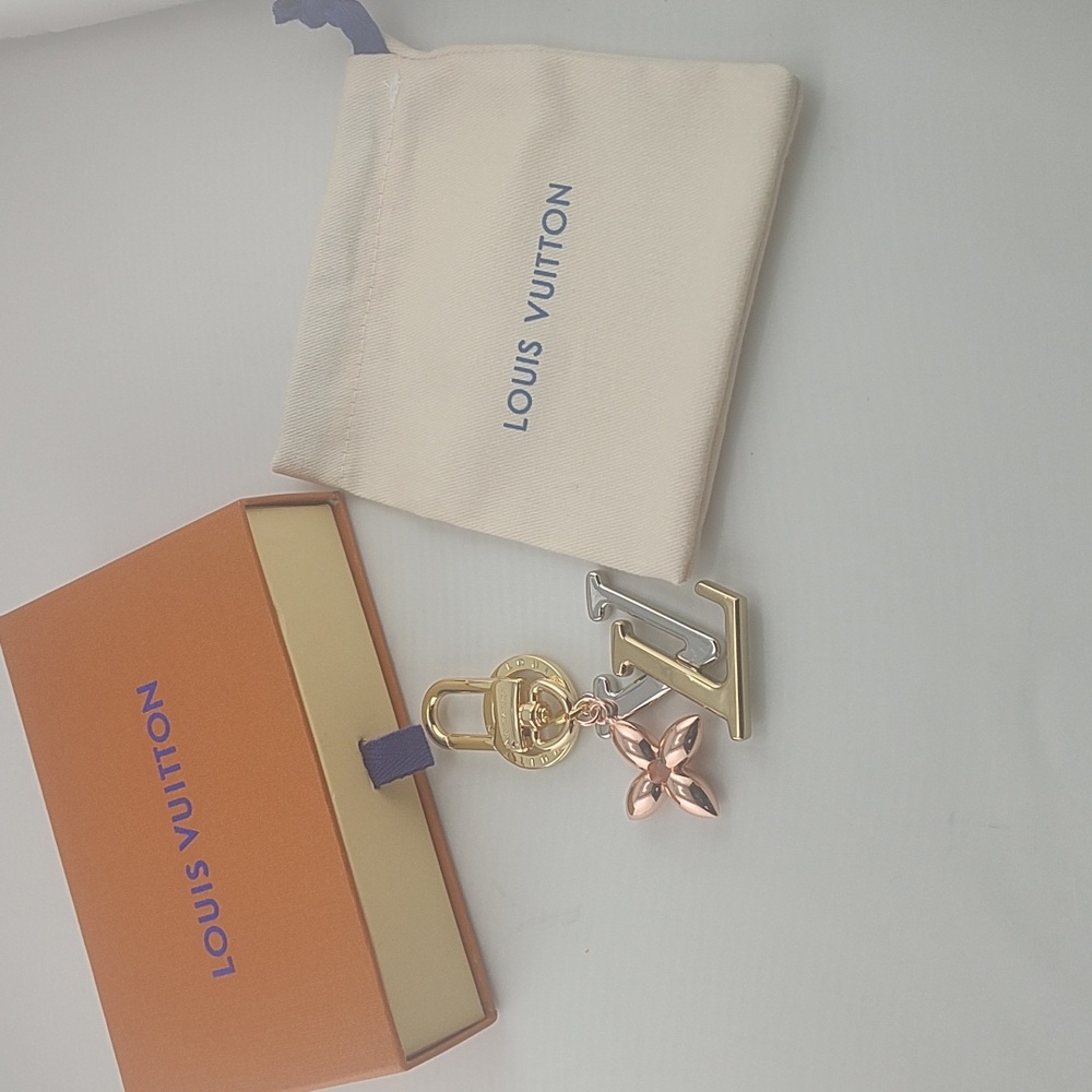 Louis Vuitton Authentic New Wave Gold and Silver Key Holder with Pink Accent - Picture 2 of 6